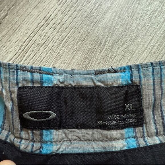 Oakley Blue Gray Plaid Flat Front Shorts XL Men’s Casual - Picture 2 of 10